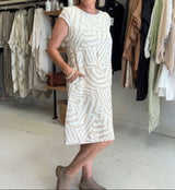 Solina™ – Kleid mit Rundhalsausschnitt und wunderschönem, bauchbedeckendem Print