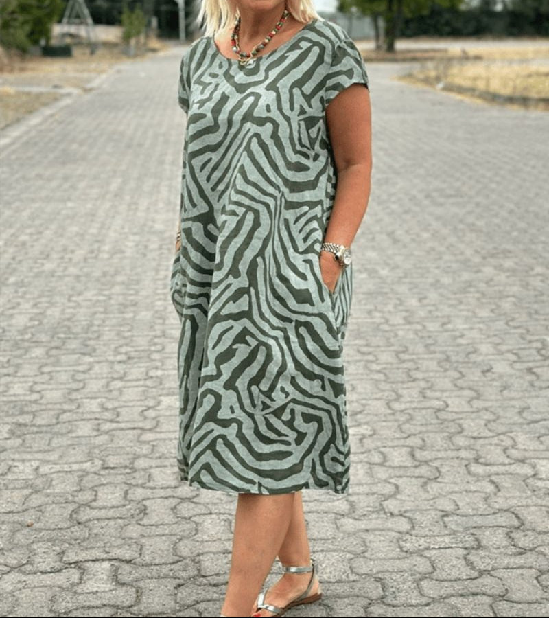 Solina™ – Kleid mit Rundhalsausschnitt und wunderschönem, bauchbedeckendem Print