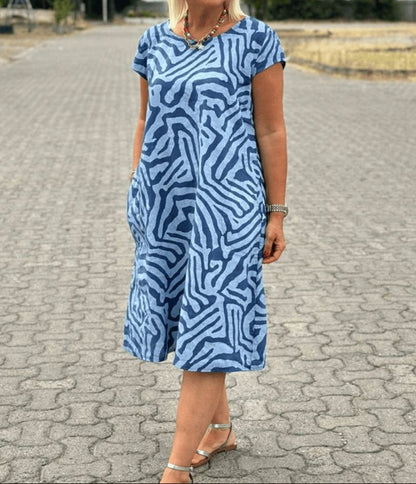 Solina™ – Kleid mit Rundhalsausschnitt und wunderschönem, bauchbedeckendem Print